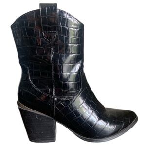 Faux Leather Croc-Embossed Cowboy Boots – Size 6